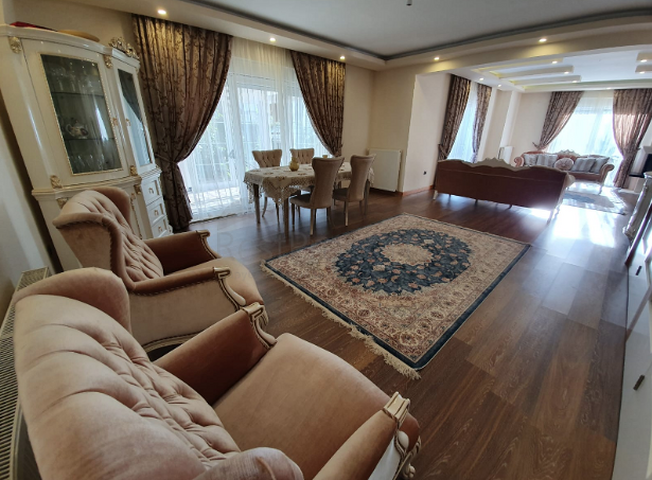 Отдельностоящая вилла 5+1 с мебелью в комплексе в Дошемеальты