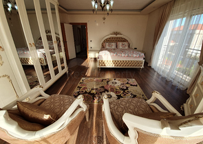 Отдельностоящая вилла 5+1 с мебелью в комплексе в Дошемеальты