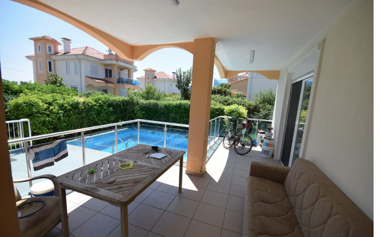 Отдельностоящая вилла 5+1 с бассейном в Алтынкале Дошемеальты