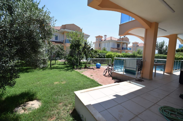 Отдельностоящая вилла 5+1 с бассейном в Алтынкале Дошемеальты