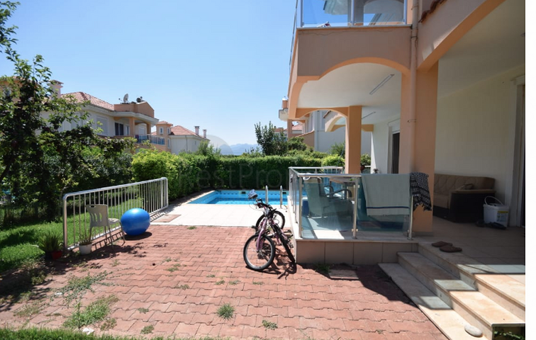 Отдельностоящая вилла 5+1 с бассейном в Алтынкале Дошемеальты