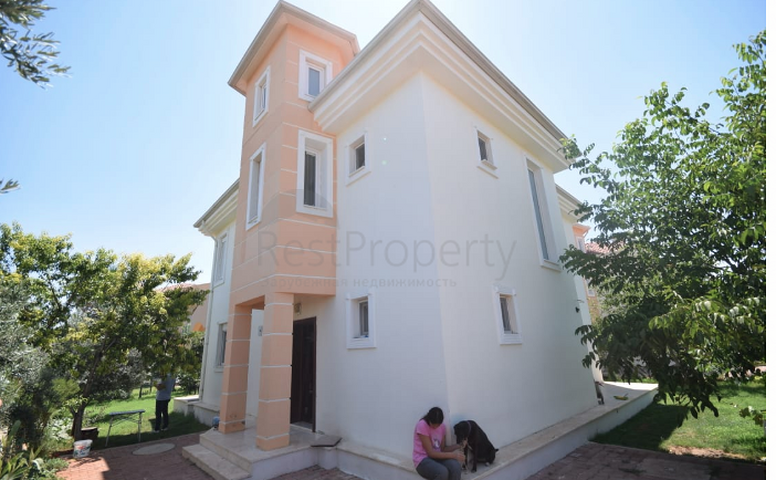 Отдельностоящая вилла 5+1 с бассейном в Алтынкале Дошемеальты