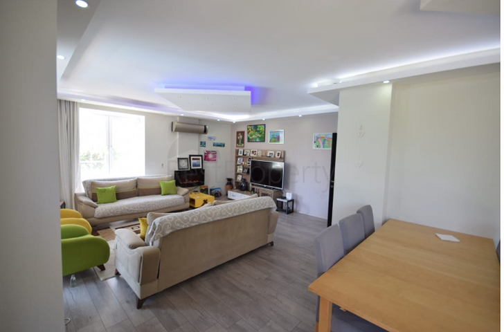 Отдельностоящая вилла 5+1 с бассейном в Алтынкале Дошемеальты