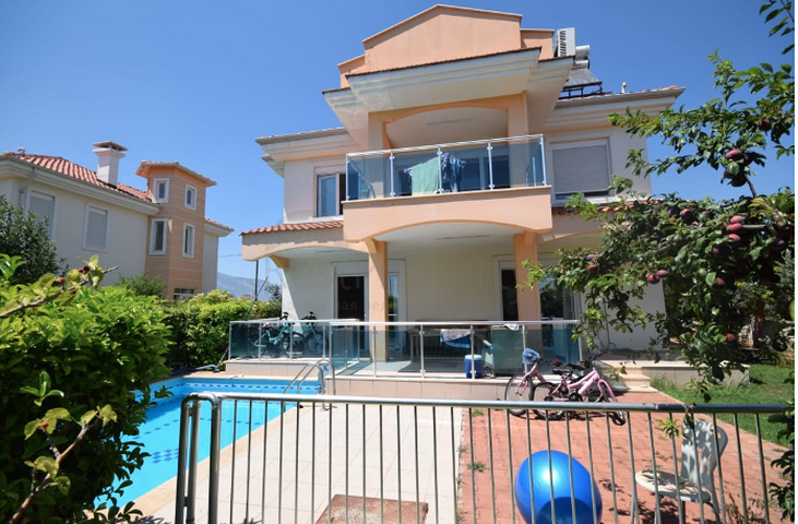 Отдельностоящая вилла 5+1 с бассейном в Алтынкале Дошемеальты