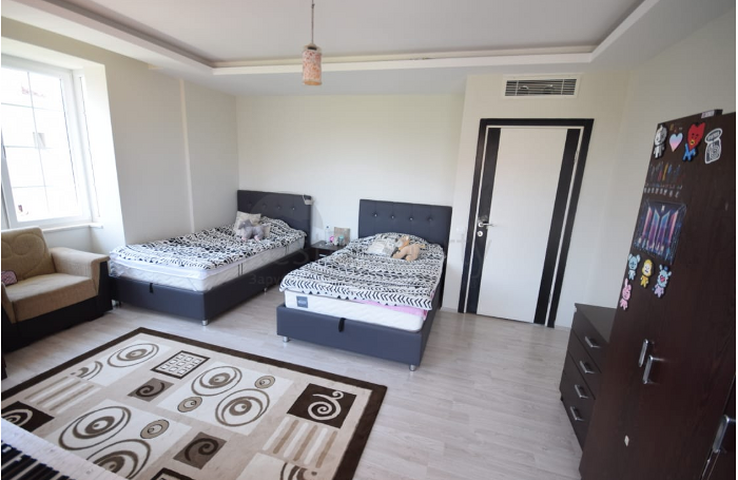 Отдельностоящая вилла 5+1 с бассейном в Алтынкале Дошемеальты