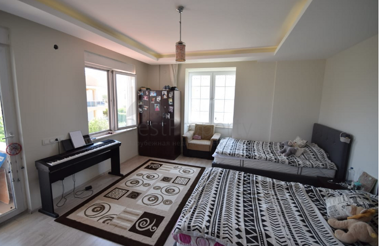 Отдельностоящая вилла 5+1 с бассейном в Алтынкале Дошемеальты