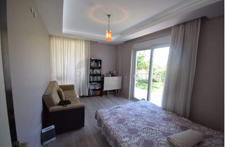 Отдельностоящая вилла 5+1 с бассейном в Алтынкале Дошемеальты