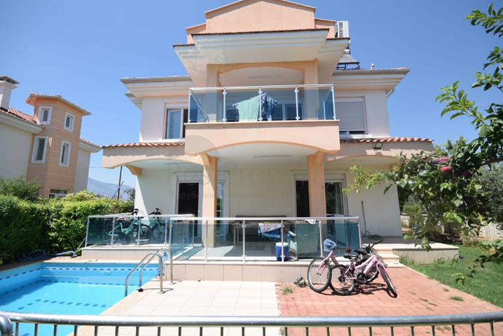 Отдельностоящая вилла 5+1 с бассейном в Алтынкале Дошемеальты