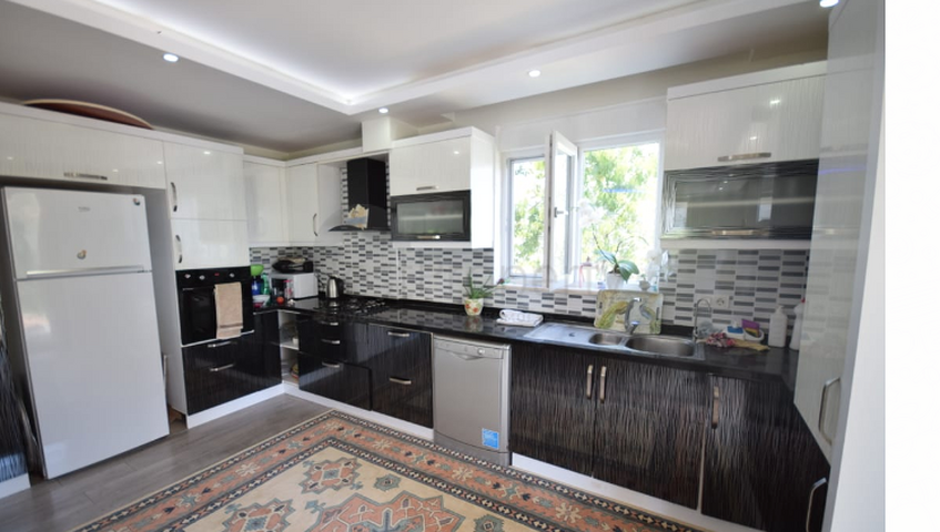 Отдельностоящая вилла 5+1 с бассейном в Алтынкале Дошемеальты