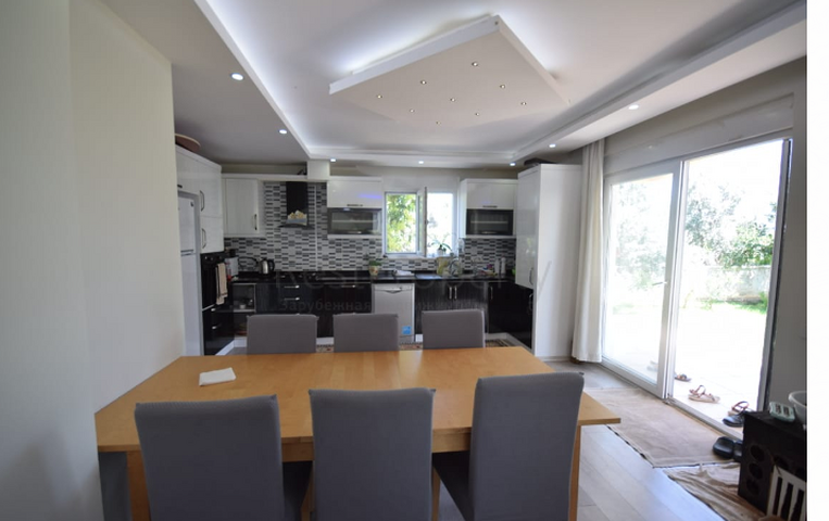 Отдельностоящая вилла 5+1 с бассейном в Алтынкале Дошемеальты