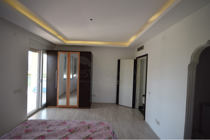 Отдельностоящая вилла 5+1 с бассейном в Алтынкале Дошемеальты