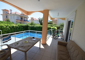 Отдельностоящая вилла 5+1 с бассейном в Алтынкале Дошемеальты