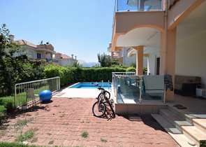 Отдельностоящая вилла 5+1 с бассейном в Алтынкале Дошемеальты