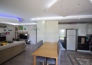 Отдельностоящая вилла 5+1 с бассейном в Алтынкале Дошемеальты