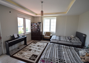 Отдельностоящая вилла 5+1 с бассейном в Алтынкале Дошемеальты