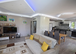 Отдельностоящая вилла 5+1 с бассейном в Алтынкале Дошемеальты