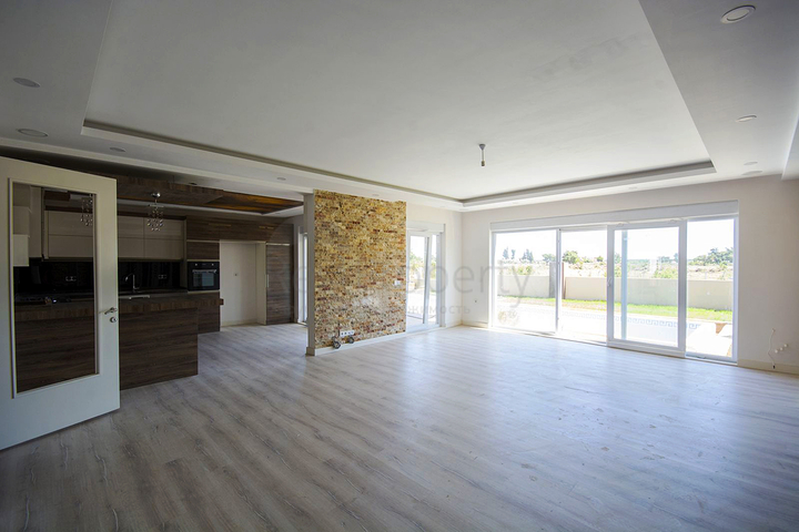 Вилла 5+1 в комплексе в Ешилбахире Дошемеальты