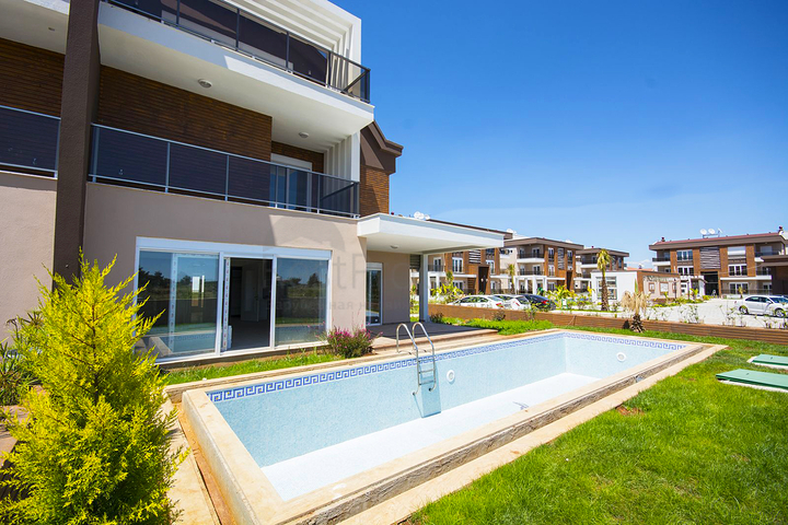 Вилла 5+1 в комплексе в Ешилбахире Дошемеальты