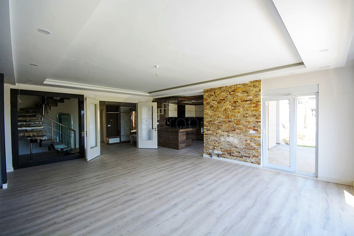 Вилла 5+1 в комплексе в Ешилбахире Дошемеальты