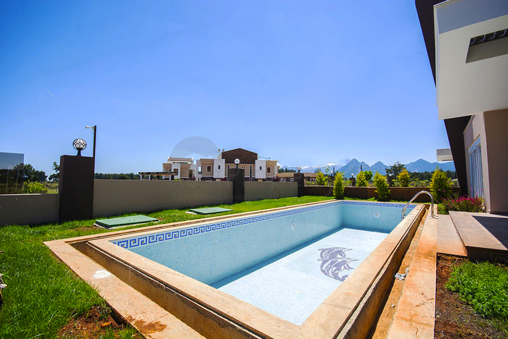 Вилла 5+1 в комплексе в Ешилбахире Дошемеальты