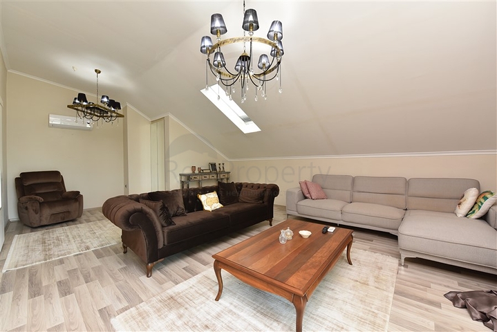 Меблированный пентхаус 3+1 с видом на горы в районе Газипаша