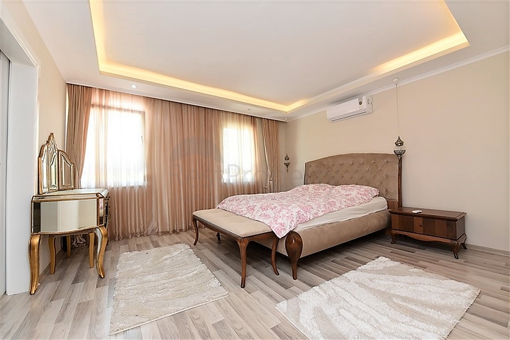 Меблированный пентхаус 3+1 с видом на горы в районе Газипаша