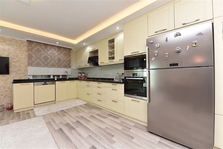 Меблированный пентхаус 3+1 с видом на горы в районе Газипаша