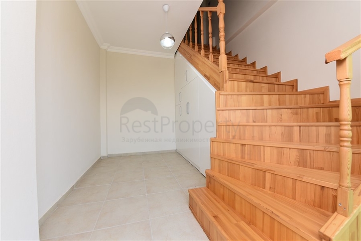 Меблированный пентхаус 3+1 с видом на горы в районе Газипаша