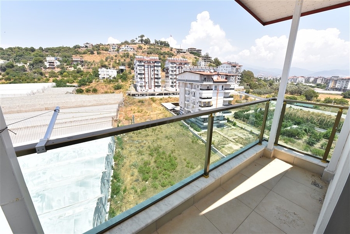 Меблированный пентхаус 3+1 с видом на горы в районе Газипаша