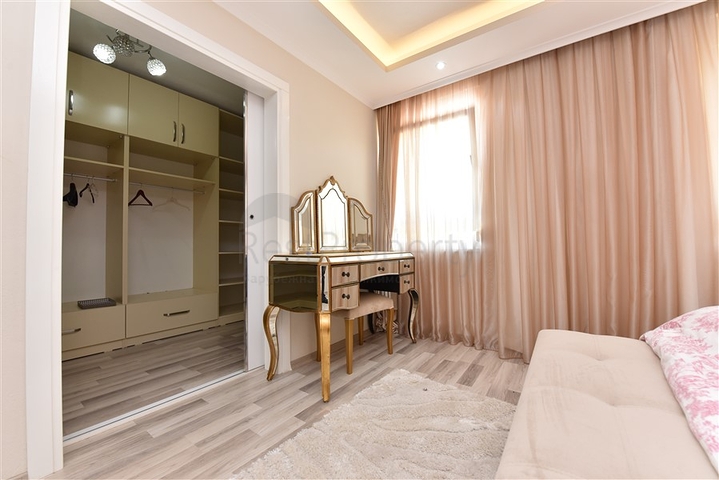 Меблированный пентхаус 3+1 с видом на горы в районе Газипаша