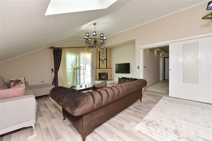 Меблированный пентхаус 3+1 с видом на горы в районе Газипаша