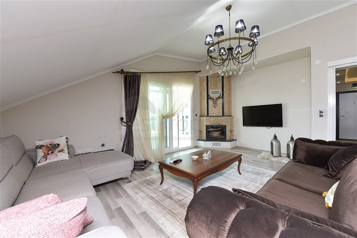 Меблированный пентхаус 3+1 с видом на горы в районе Газипаша