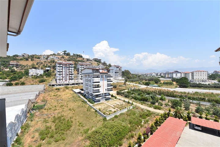 Меблированный пентхаус 3+1 с видом на горы в районе Газипаша