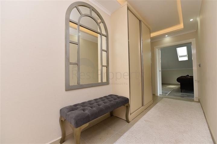 Меблированный пентхаус 3+1 с видом на горы в районе Газипаша