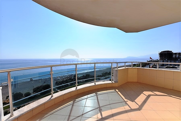 Пентхаус на первой береговой линии