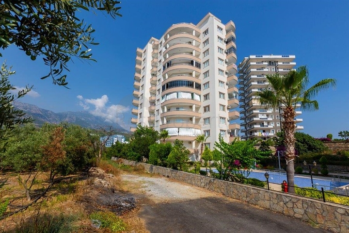 Трехкомнатные апартаменты в русскоязычном районе