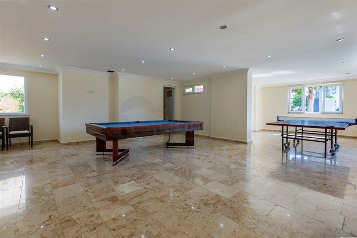 Трехкомнатные апартаменты в русскоязычном районе