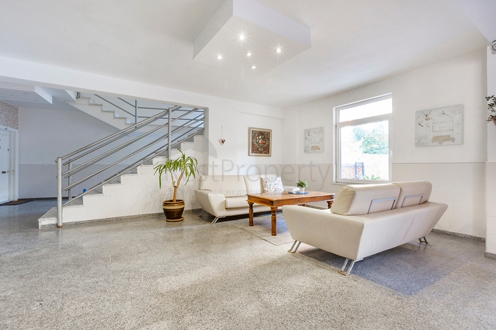 Квартира планировки 2+1 в благоустроенном комплексе в районе Тосмур