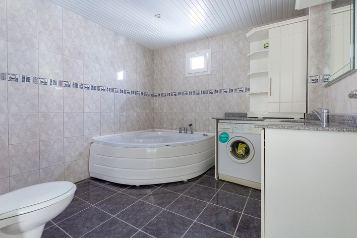 Квартира планировки 2+1 в благоустроенном комплексе в районе Тосмур