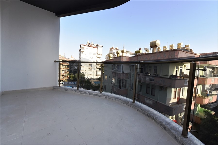 Трёхкомнатная квартира в новом доме в центре Алании