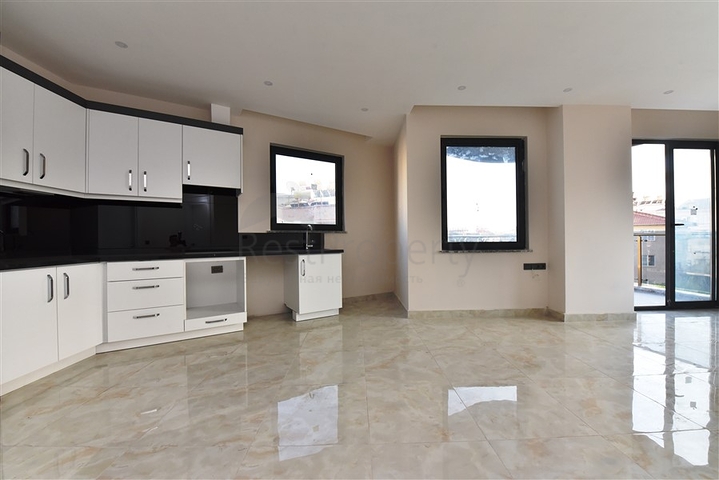 Трёхкомнатная квартира в новом доме в центре Алании