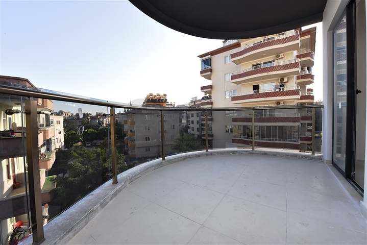 Трёхкомнатная квартира в новом доме в центре Алании