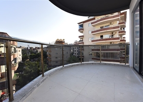 Трёхкомнатная квартира в новом доме в центре Алании