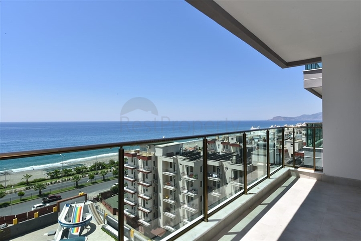 Квартира 2+1 в комплексе на первой линии