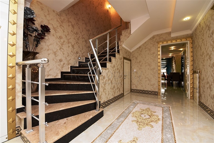 Меблированный пентхаус 4+2 люкс класса в районе Оба