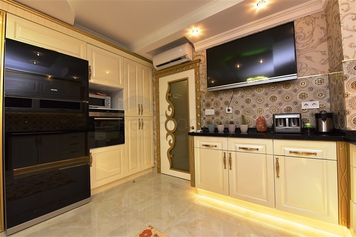 Меблированный пентхаус 4+2 люкс класса в районе Оба