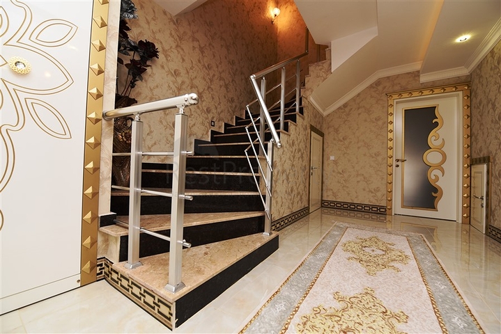 Меблированный пентхаус 4+2 люкс класса в районе Оба