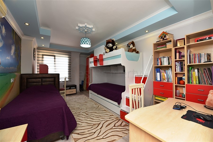 Меблированный пентхаус 4+2 люкс класса в районе Оба