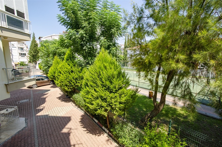 Трехкомнатная квартира в комплексе в Лимане Коньяалты Анталья