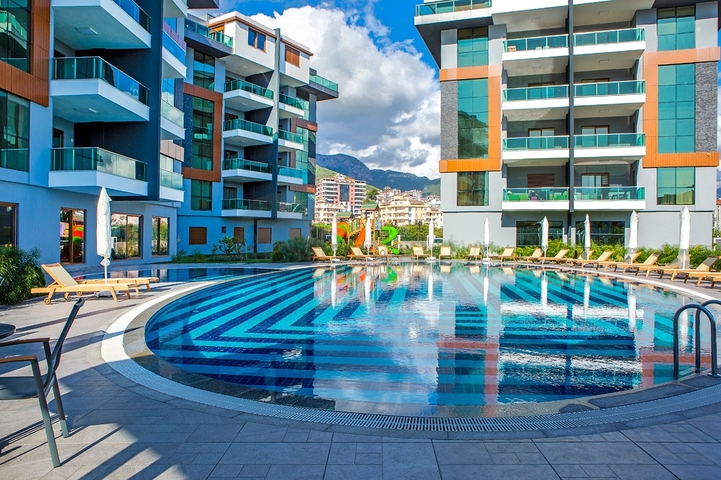 Четырехкомнатная квартира в европейском районе Оба